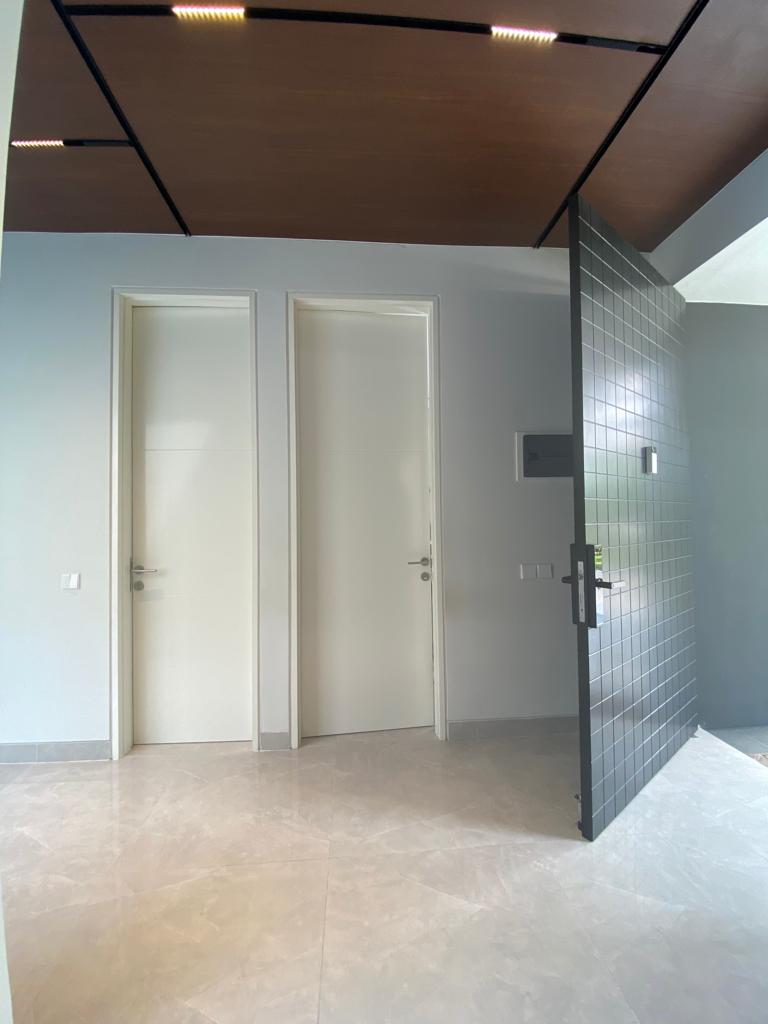 Pelican Hill, Surabaya